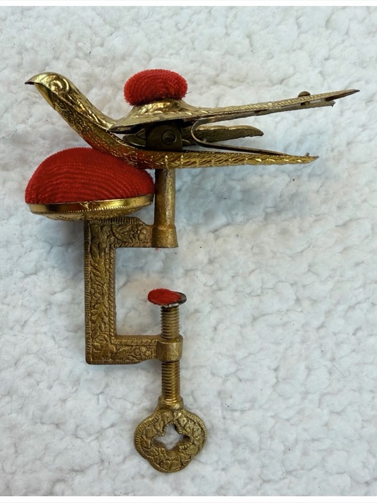 Vintage Other - (VTG) Japanese Gold-Tone Ornate Bird Sewing Clamp with Red Pin Cushions, OS